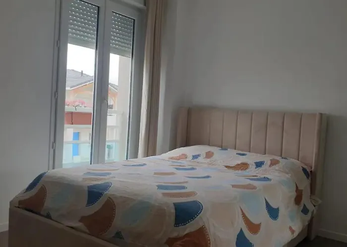 Accommodatie bij particulieren Calme Dans Maison Neuve Avec Jardin *